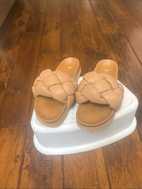 H&M Women's Braided Slide Sandals in Tan